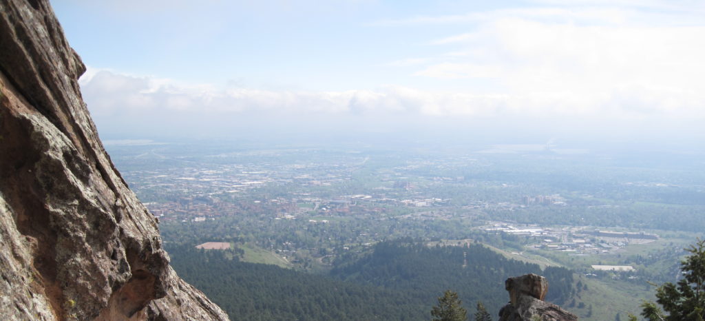 Ausblick über einen Teil Boulders vom Royal Arch aus